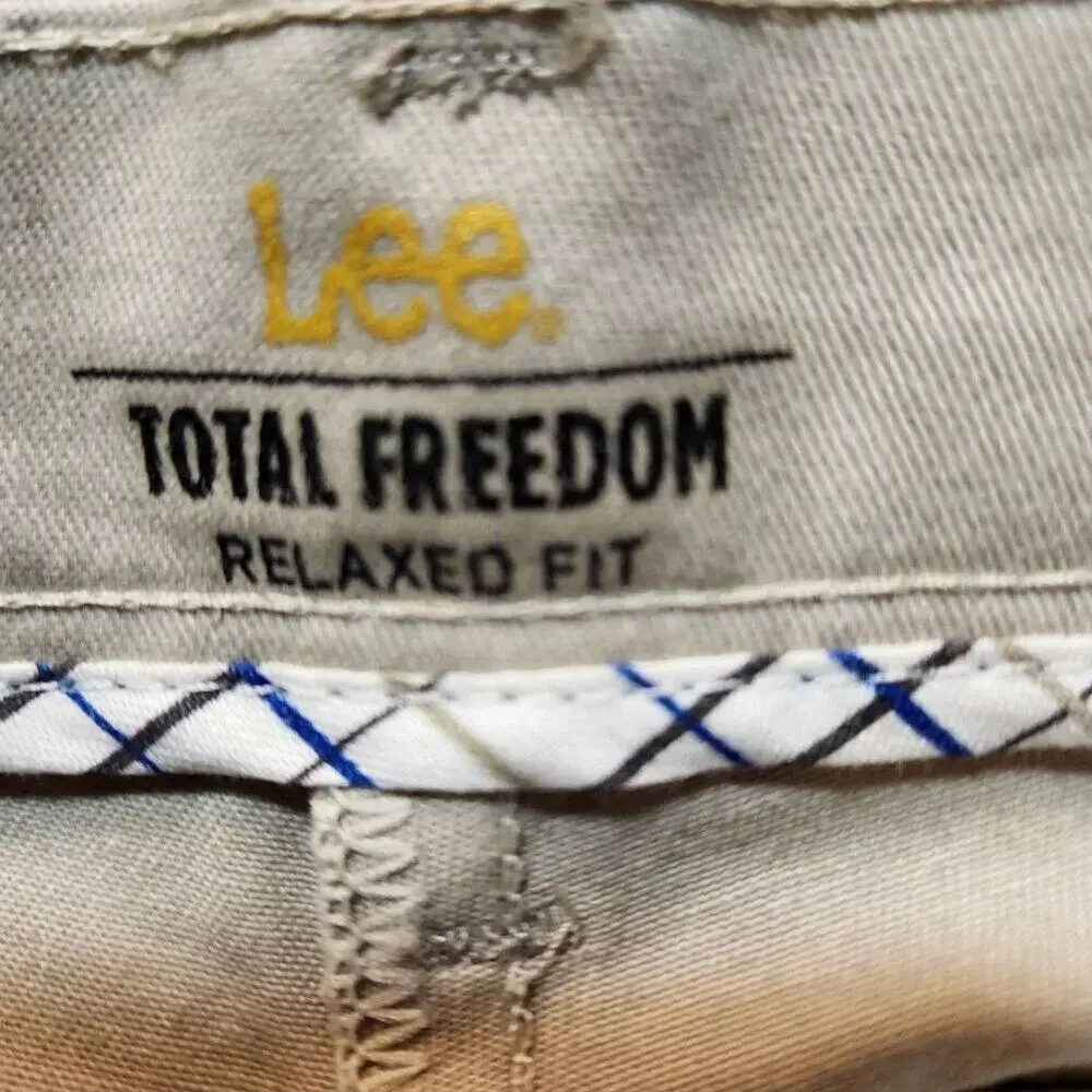 Lee Total Freedom Straight Leg Relaxed Fit Khakis Mens Size 29 x 30